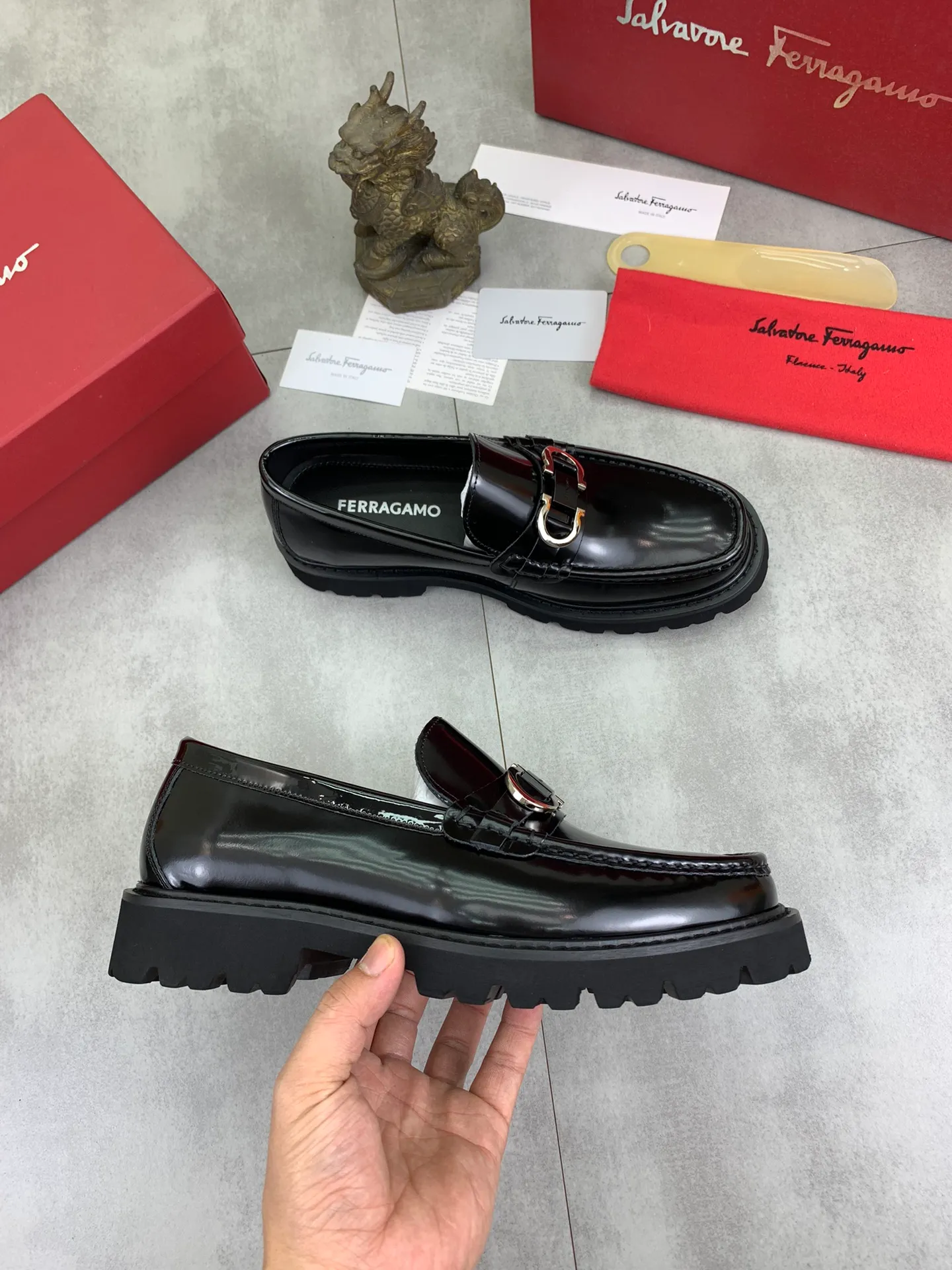 Men's Men's Shoes 💰P460💰[New Style] Water-dyed Niuli 🆘[Salvatore Ferragamo] Ferragamo's latest casual business leather shoes for men! Available at counters simultaneously! The fabric is made of specially imported original calfskin, the lining is made of imported water-dyed cowhide, and the original lightweight foam outsole is absolutely luxurious and leads the fashion trend. Matching code: 38-45; 4️⃣ colors available